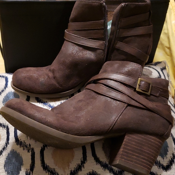 Crown Vintage Brown Booties